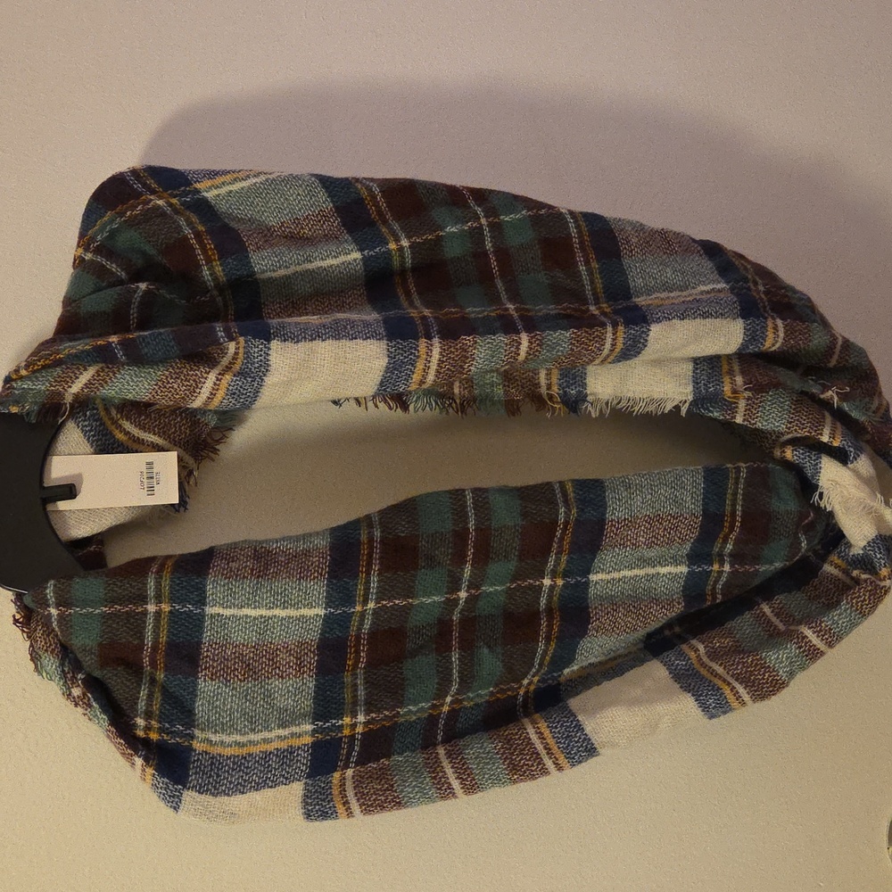 NWT HANA  Elegant Plaid Infinity Scarf